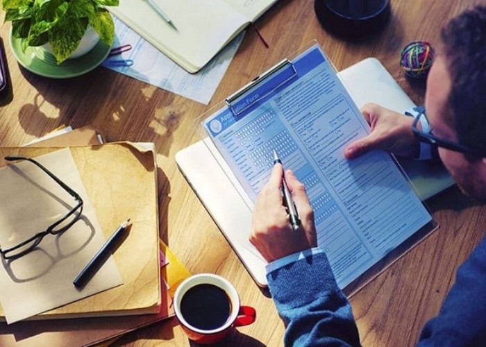 Cần chứng minh công việc và tài chính khi xin visa. Ảnh: VietNam Booking