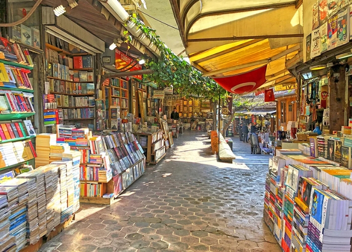 Chợ Sahaflar Çarşısı. Ảnh: Türk Maarif Ansiklopedisi