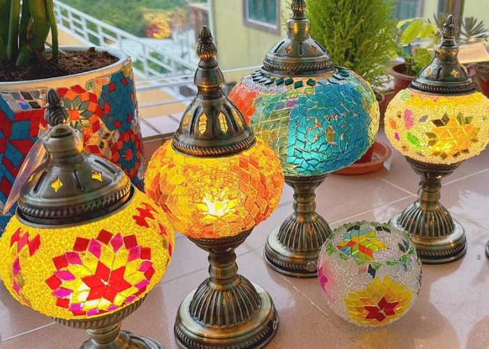 Kinh nghiệm chọn đèn mosaic. Ảnh: Klook