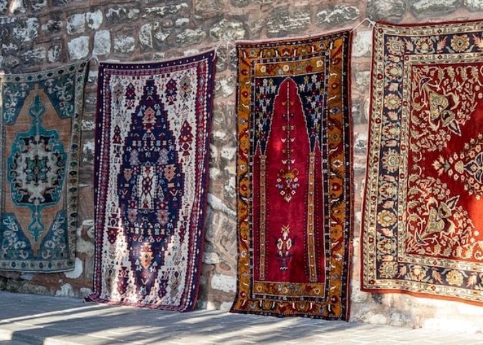 Lưu ý khi mua thảm thủ công. Ảnh: Báo Thanh Niên