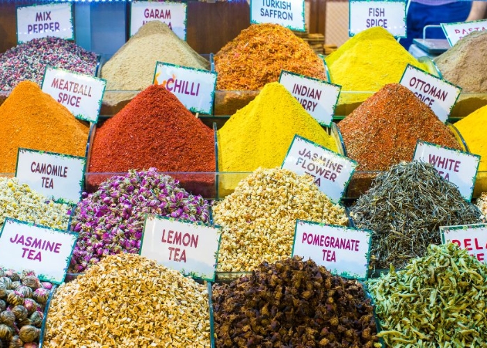 Cách chọn gia vị, trà và đặc sản. Ảnh: Top Ten Travel