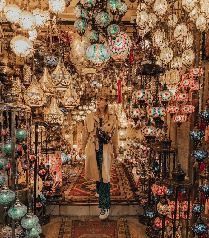 Mua sắm ở chợ truyền thống phải trả giá. Ảnh: natinstablog