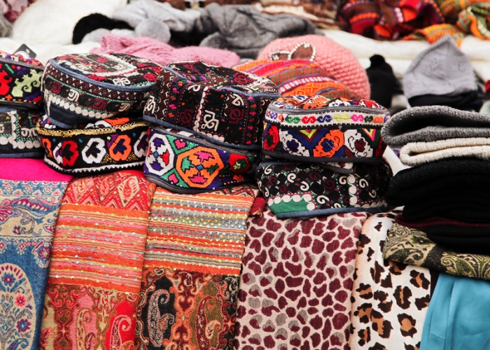 Lưu ý khi mua đồ da, thảm. Ảnh: ATOZ TRAVEL