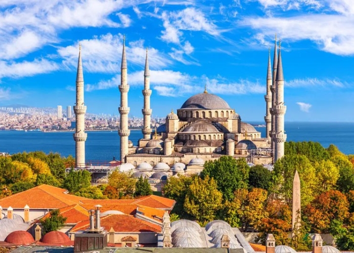 Thổ Nhĩ Kỳ là điểm đến giao thoa giữa châu Á và châu Âu. Ảnh: Vietfoot Travel