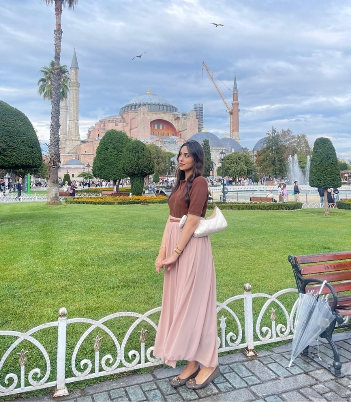 Trang phục và ứng xử nơi công cộng. Ảnh: imaryumfaurezkhan