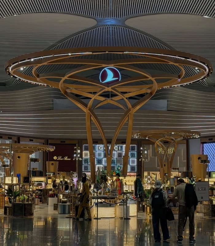 Khu mua sắm duty-free. Ảnh: dibrandjal