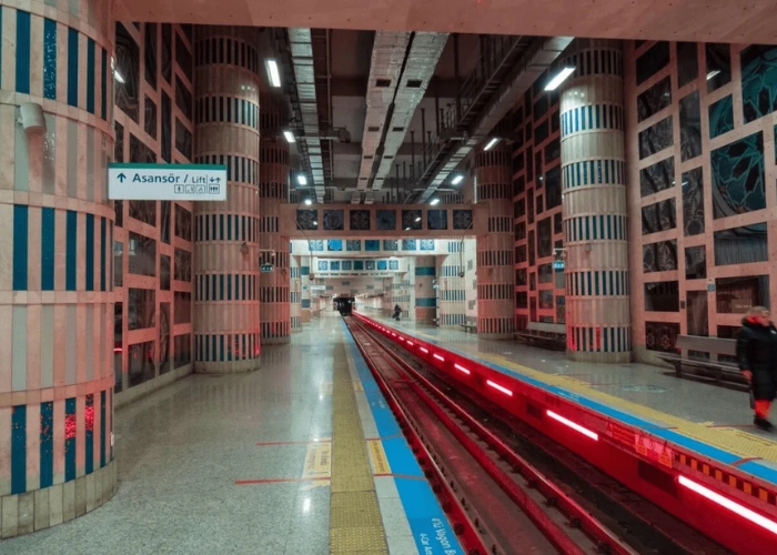 Metro M11 từ sân bay Istanbul. Ảnh: Istanbul.tips