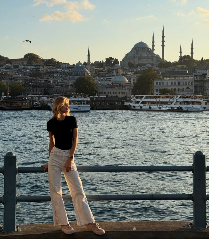 Ý nghĩa của việc mời trà, mời cà phê. Ảnh: _ermoshkina_