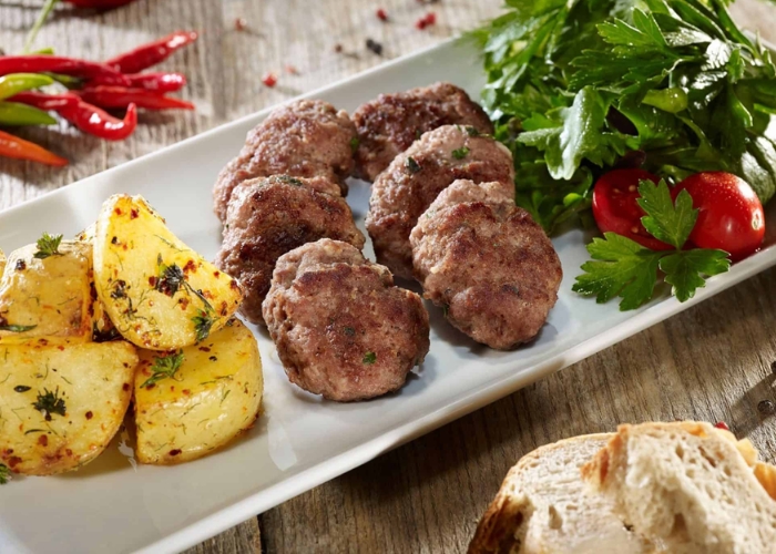 Köfte là món thịt viên truyền thống. Ảnh: Vietravel