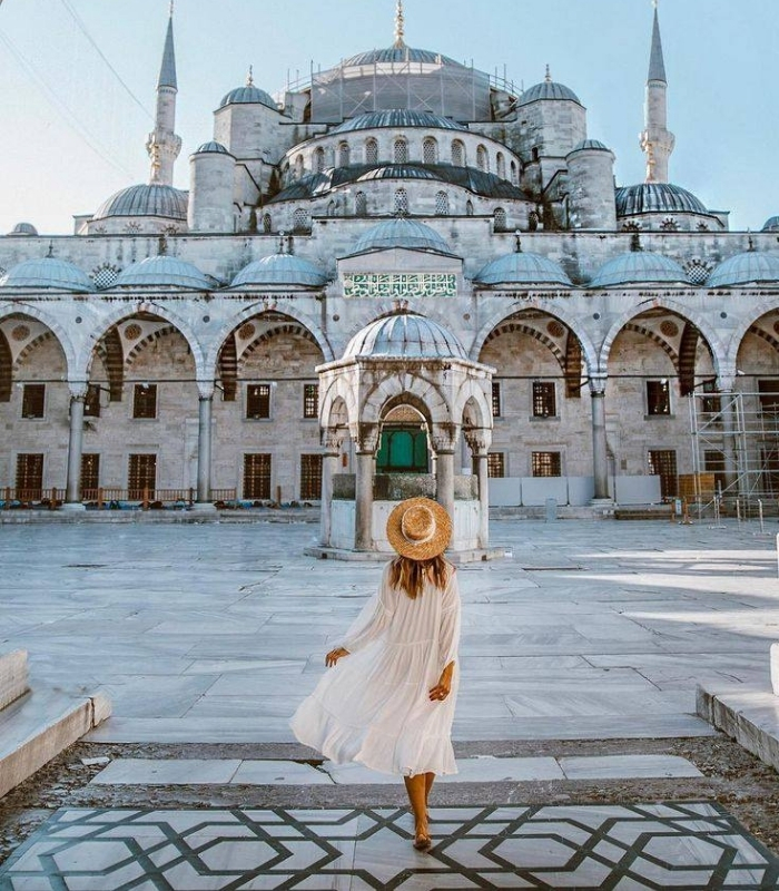 Quảng trường Sultanahmet. Ảnh: dsanztravelplanner