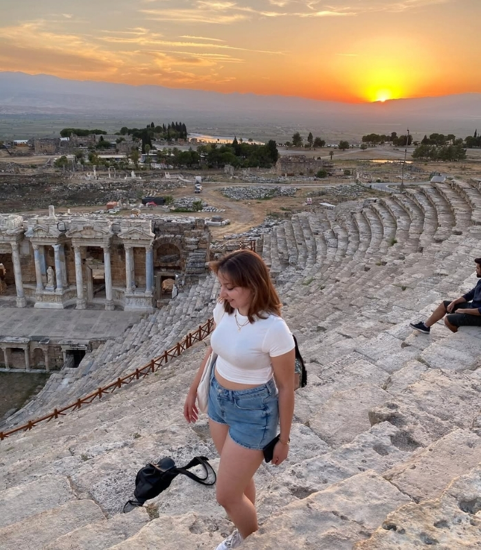 Du khách tham quan Hierapolis. Ảnh: zehraa.erturk