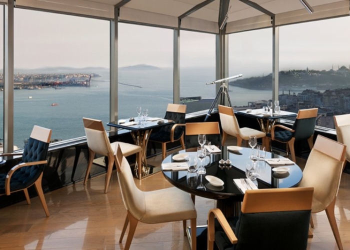 Không gian của nhà hàng Thổ Nhĩ Kỳ thường ấm cúng và mang nét cổ điển. Ảnh: Istanbul