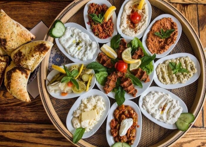 Meze món khai vị hấp dẫn. Ảnh: 5 châu