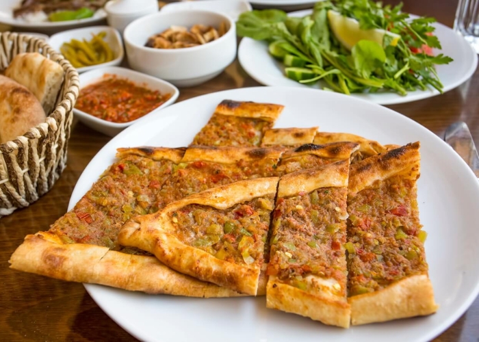 Pide bánh mì Thổ Nhĩ Kỳ. Ảnh: Vietnam.vn