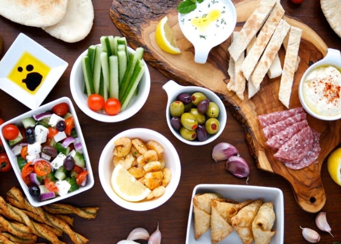 Combo meze là lựa chọn hoàn hảo tại nhà hàng Thổ Nhĩ Kỳ. Ảnh: Du Lịch Okela