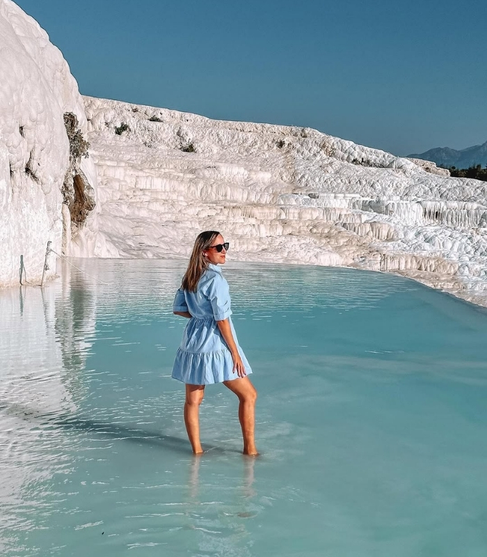 Tắm suối khoáng tự nhiên tại Pamukkale. Ảnh: wanderwithdawn_