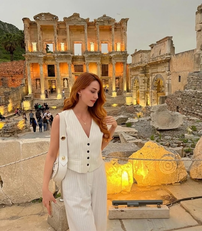 Thư viện Celsus. Ảnh: nebicimgeziyor