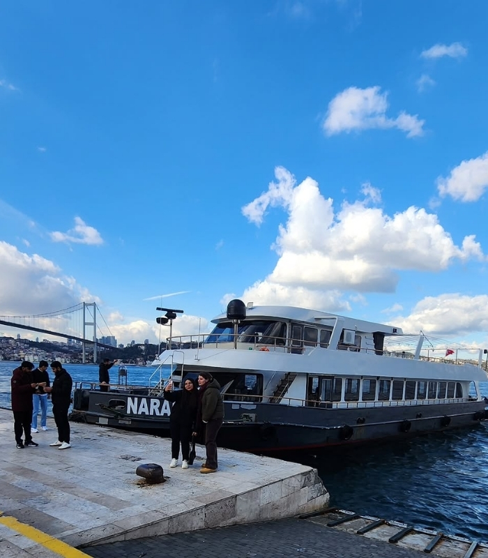 Du thuyền tham quan ngắn ban ngày. Ảnh: abrar.official