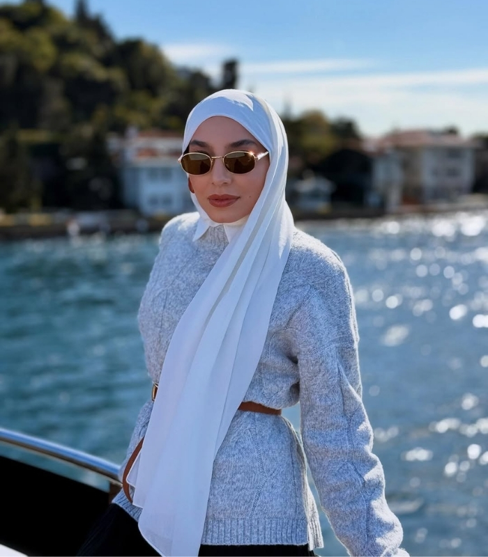 Du thuyền ngắm hoàng hôn lãng mạn. Ảnh: mariamchami_