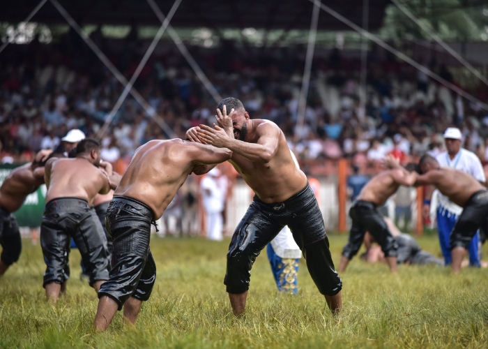 Kinh nghiệm tham gia Lễ hội vật dầu Edirne. Ảnh: Daily Sabah