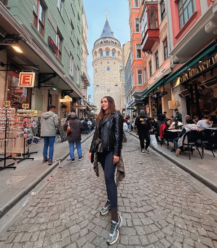 Tháp Galata đến từ sự kết hợp giữa lịch sử lâu đời. Ảnh: moon__and__mood