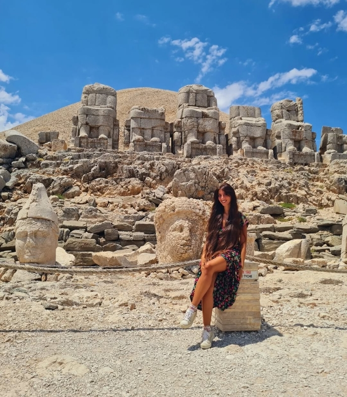 Thời điểm lý tưởng nhất để tham quan núi Nemrut là vào sáng sớm. Ảnh: archeotale