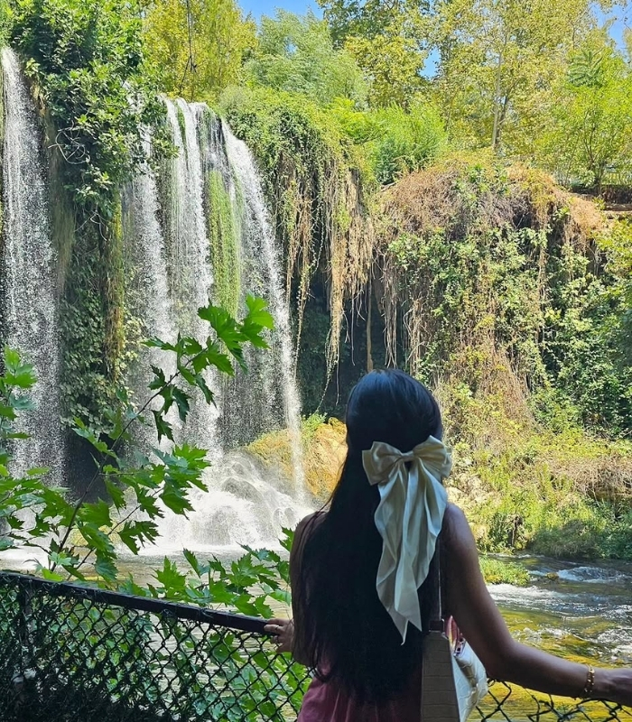 Cảnh quan hùng vĩ của dòng thác Ảnh: pariakhezri