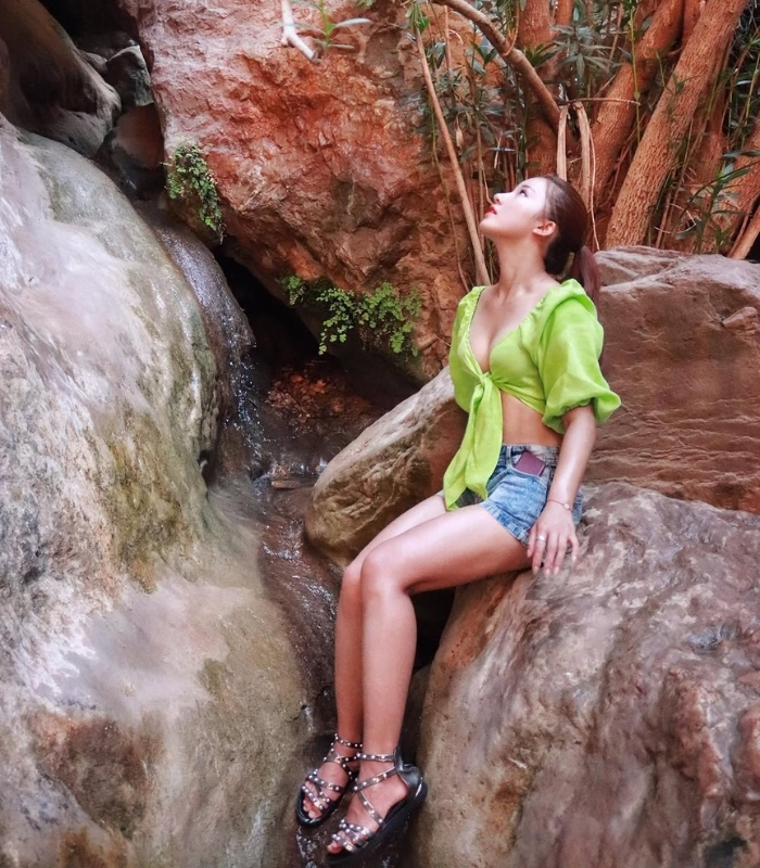 Khám phá thác nước & trekking. Ảnh: xiaxia_97