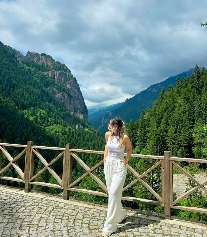 Thời gian đẹp nhất để tham quan Tu viện Sumela là vào mùa xuân. Ảnh: eda.asikogluu