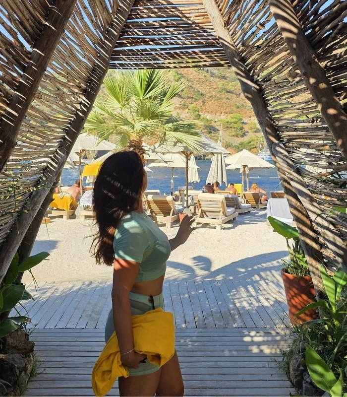 Thư giãn và tắm biển tại Blue Lagoon. Ảnh: hilalegelii