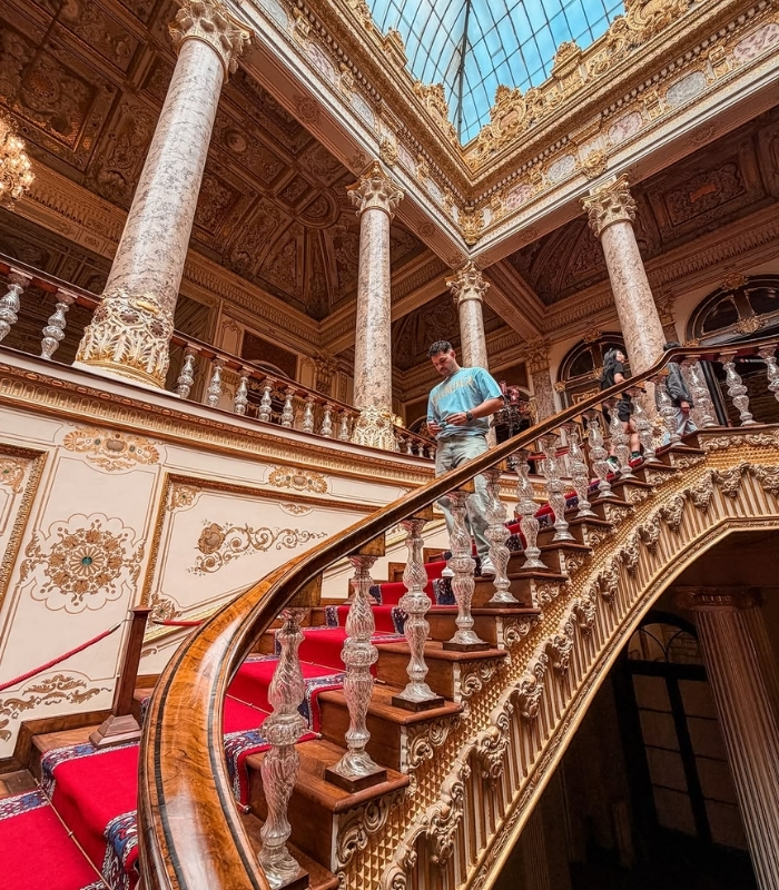 Cung điện Dolmabahce điểm checkin nổi tiếng. Ảnh: thisisbilliee