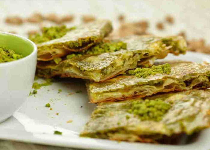 Katmer loại bánh ngọt nhiều lớp. Ảnh: Petite