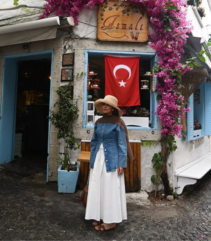 Thưởng thức café và lifestyle địa phương. Ảnh: jamela_boutique_