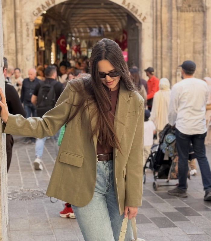 Mua quà lưu niệm độc đáo. Ảnh: vvmoiseeva_