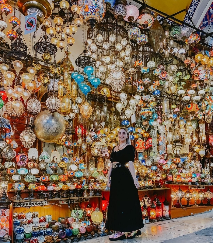 Một trong những khu chợ có mái che lớn nhất. Ảnh: juliadallavalle