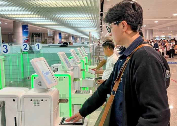 Công dân Việt Nam sử dụng hộ chiếu phổ thông cần có visa hợp lệ. Ảnh: Kenh14