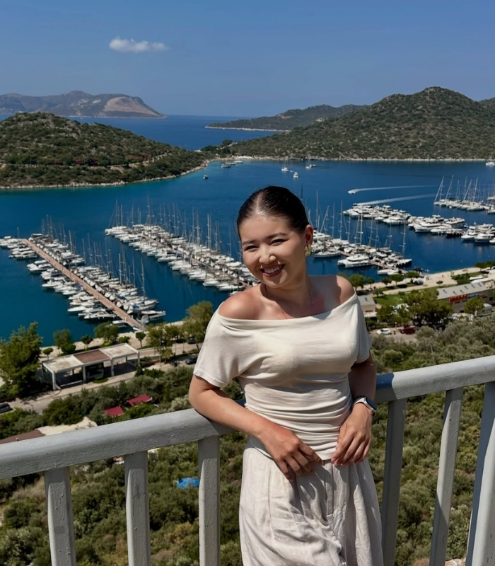 Đi thuyền khám phá các vịnh và đảo. Ảnh: laura_altynbeek