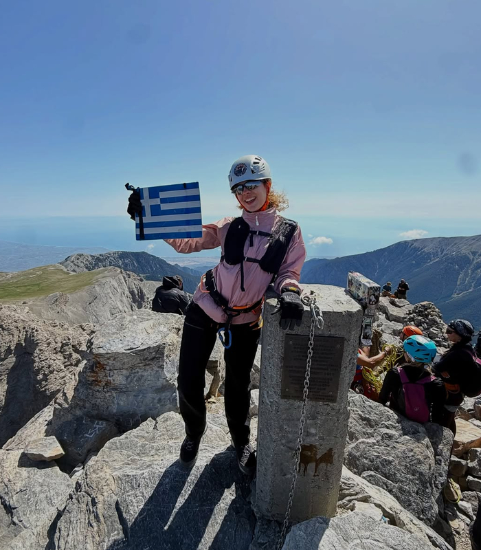 Thời điểm lý tưởng để khám phá núi Olympos. Ảnh: nikigazi
