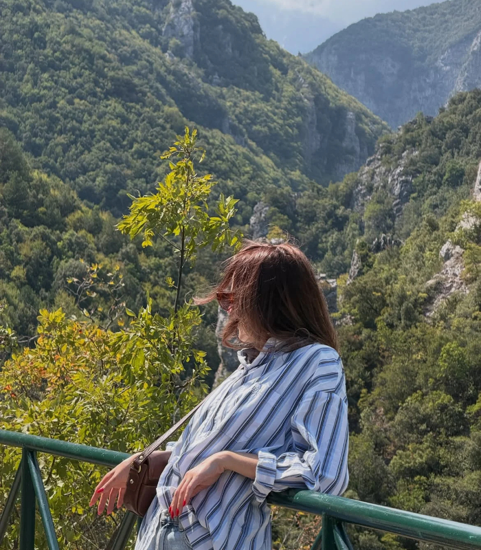 Khám phá hẻm núi Enipeas. Ảnh: giorgostritos