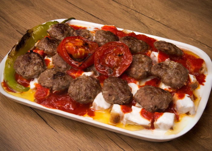 Balaban Kebabı món thịt viên sốt. Ảnh: Yemek